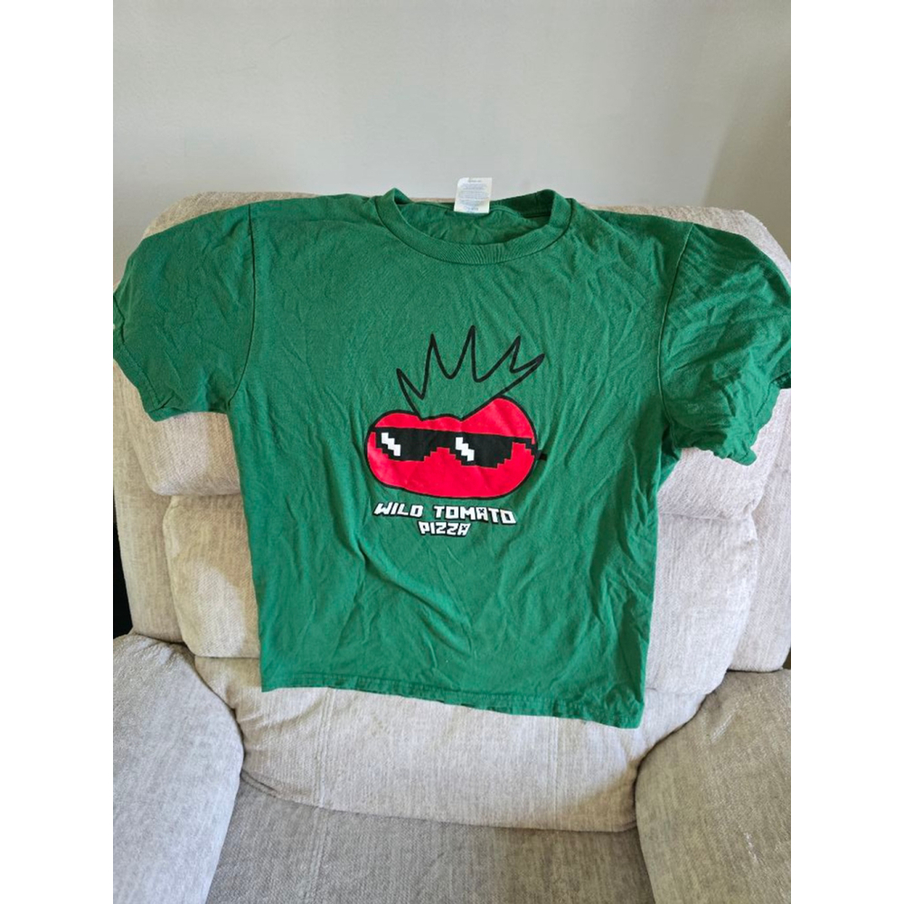 Wild Tomatos 🍅 Pizza t-shirt size large.